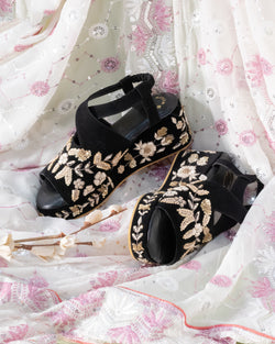 Zari Wedges